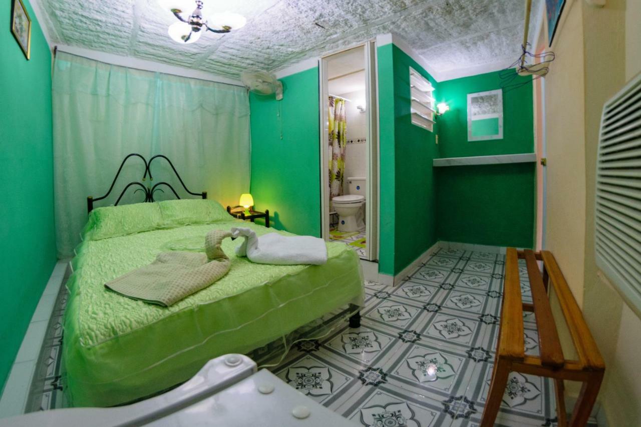 Casa Colonial Carmen Bed & Breakfast Хавана Екстериор снимка